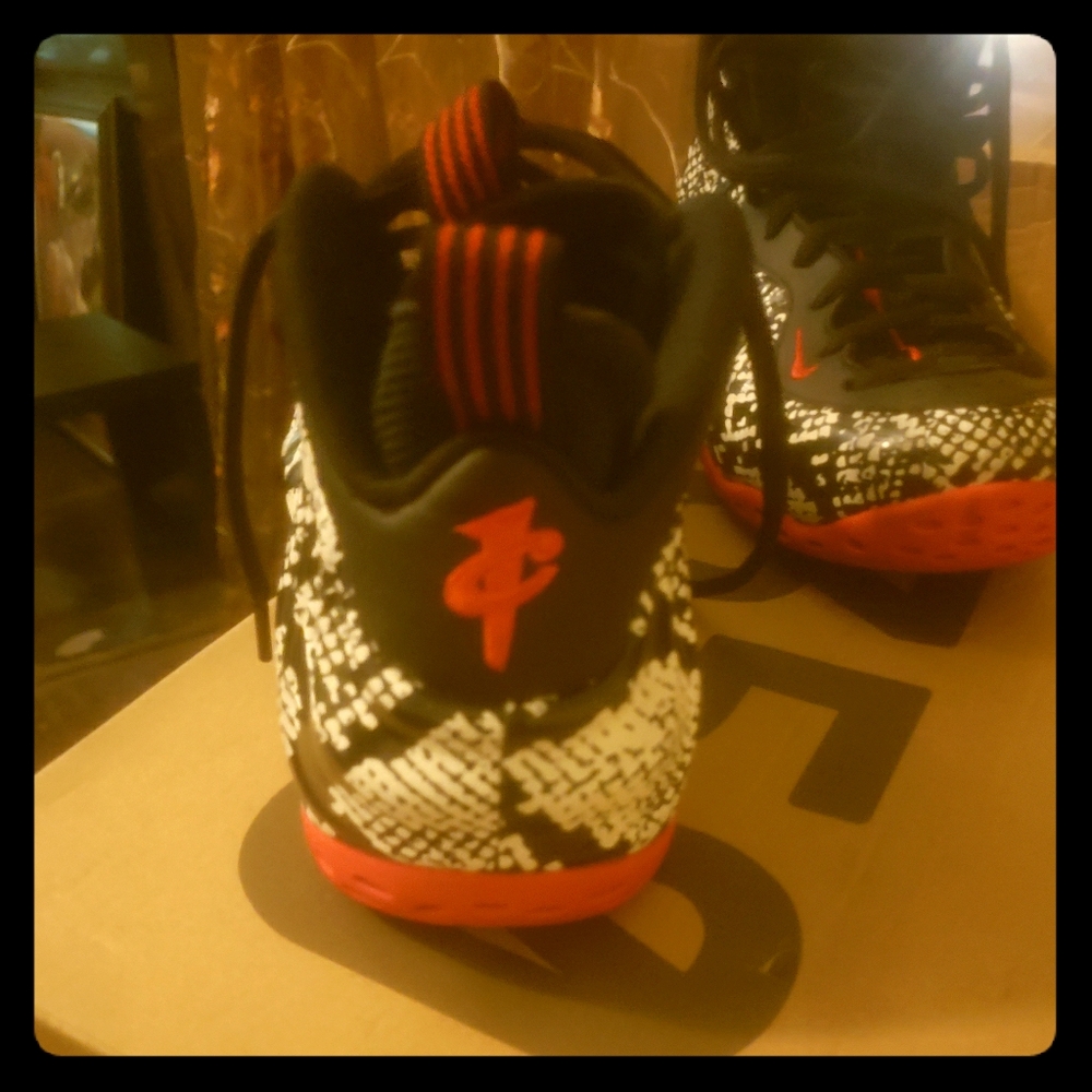 Mens basketball shoes